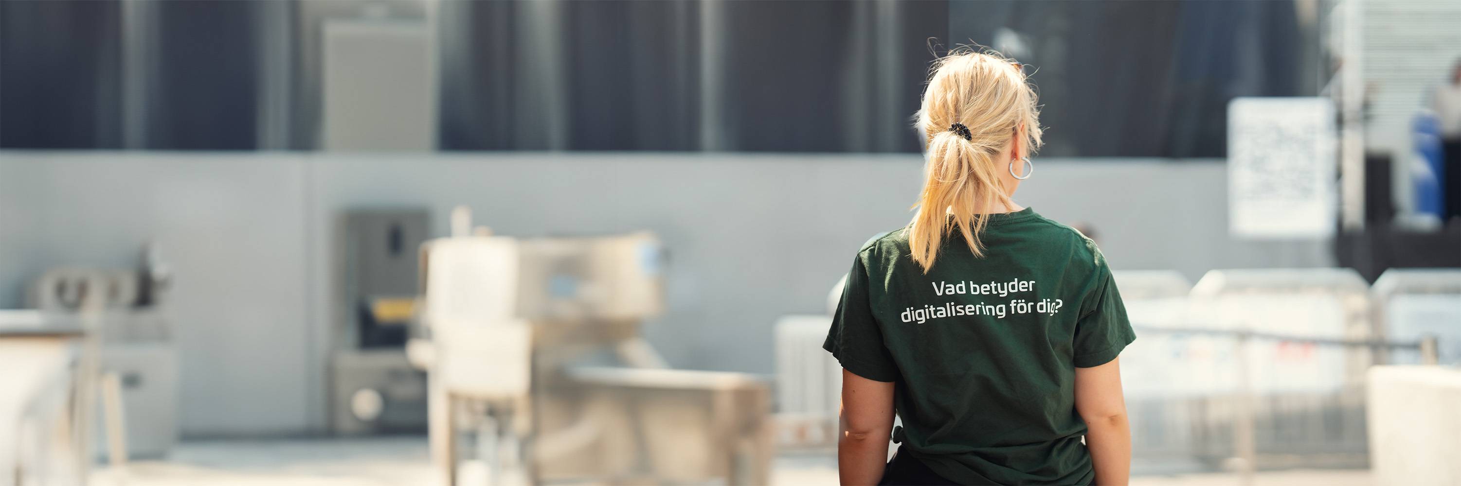 Bild på person med tshirttexten Vad betyder digitaliseringen för dig?